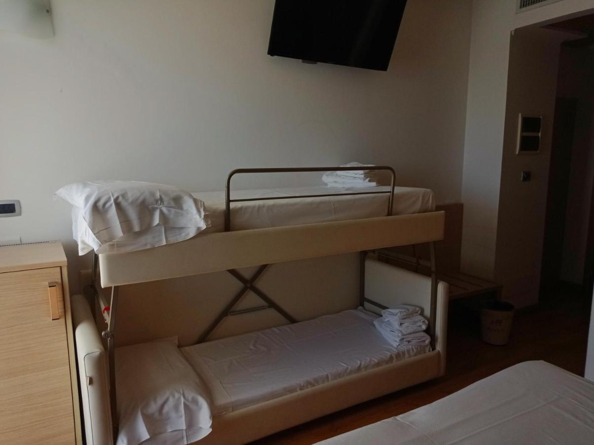 Hotel Rivus Пескиера дел Гарда Екстериор снимка