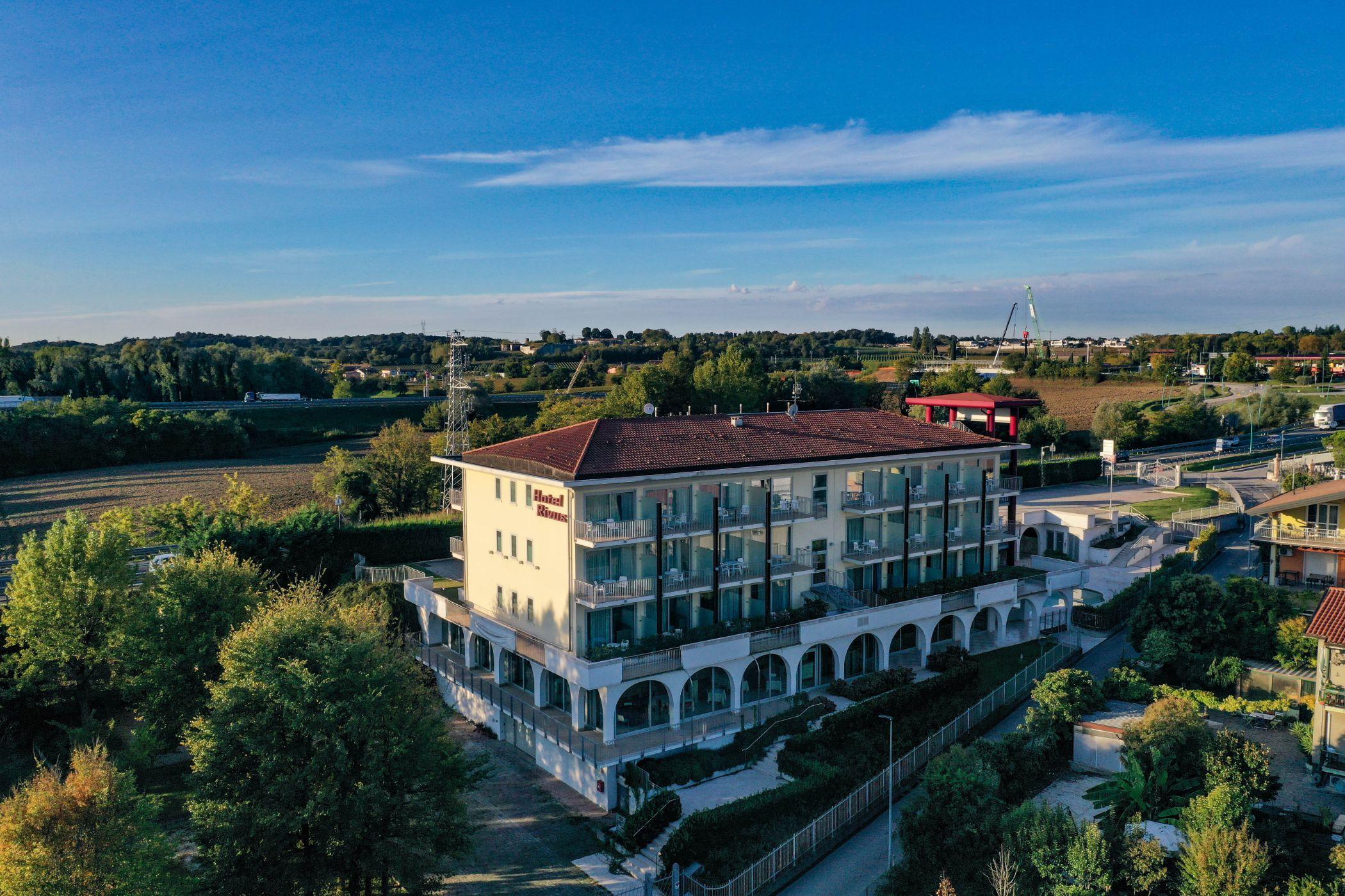 Hotel Rivus Пескиера дел Гарда Екстериор снимка