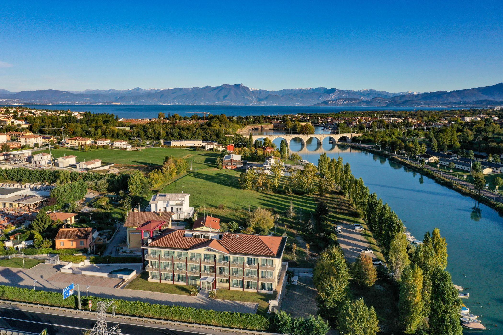 Hotel Rivus Пескиера дел Гарда Екстериор снимка