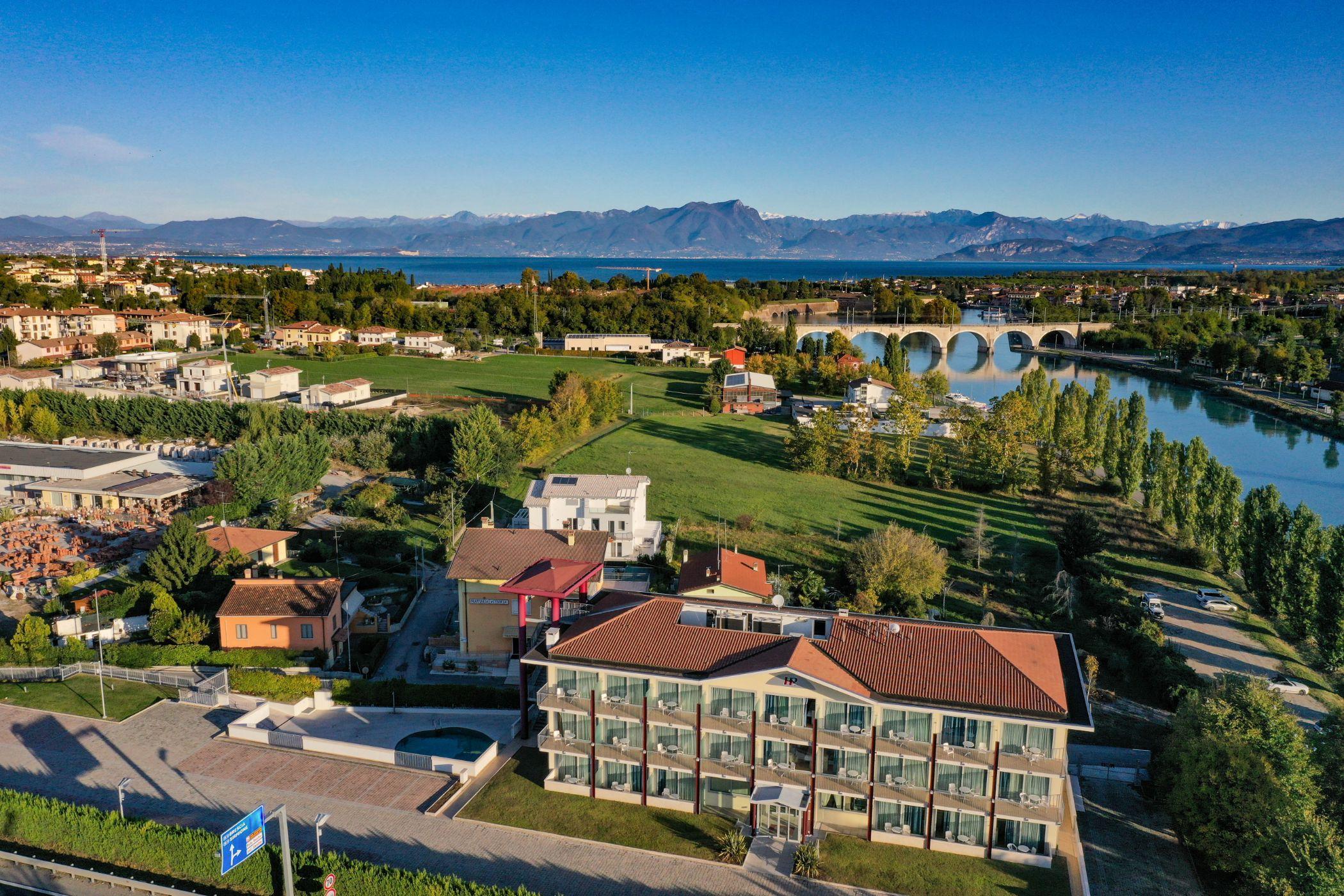 Hotel Rivus Пескиера дел Гарда Екстериор снимка