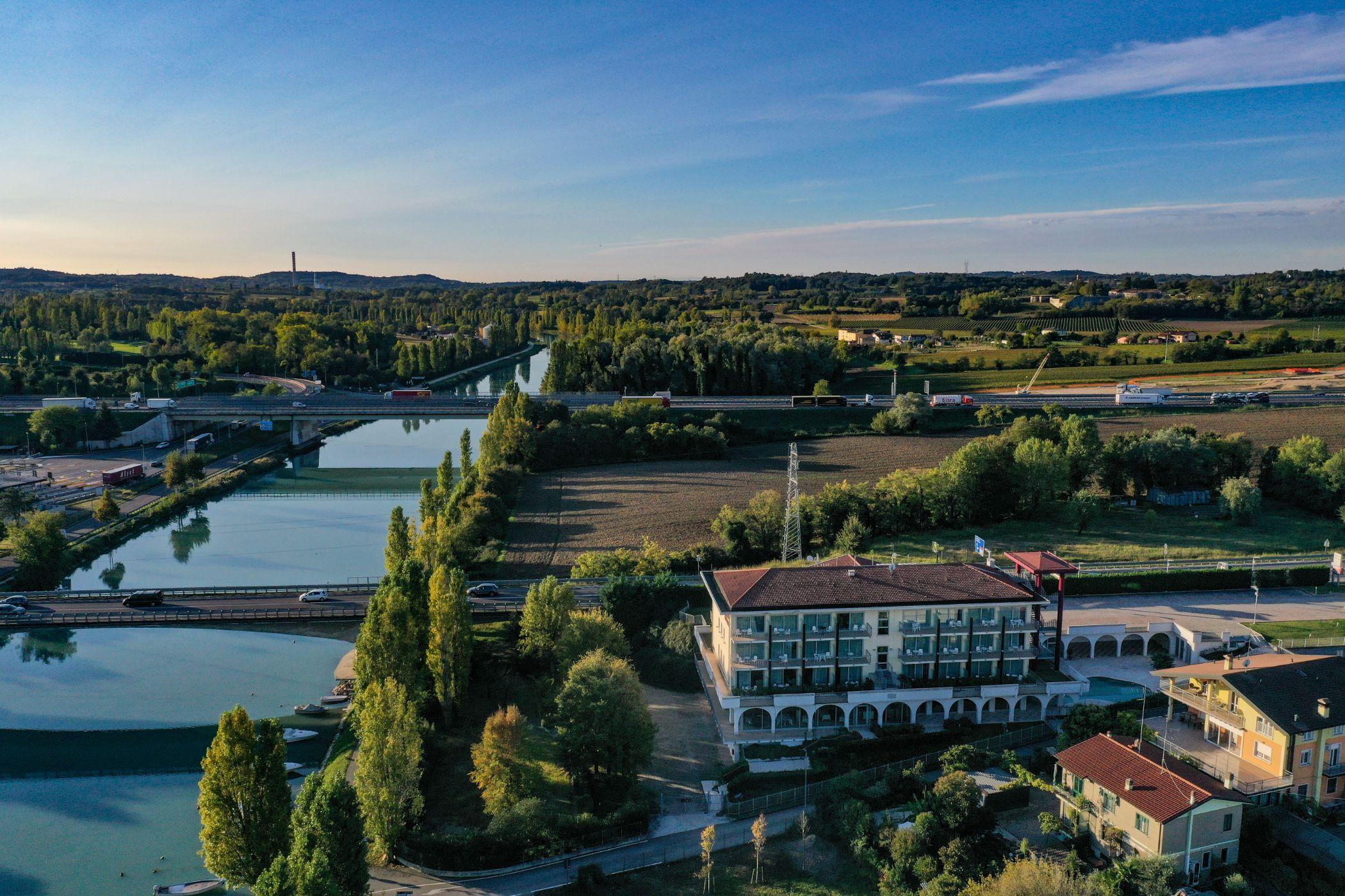 Hotel Rivus Пескиера дел Гарда Екстериор снимка