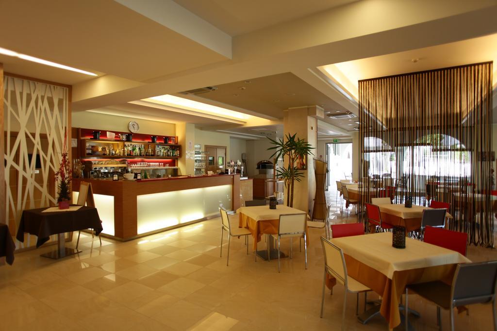 Hotel Rivus Пескиера дел Гарда Екстериор снимка