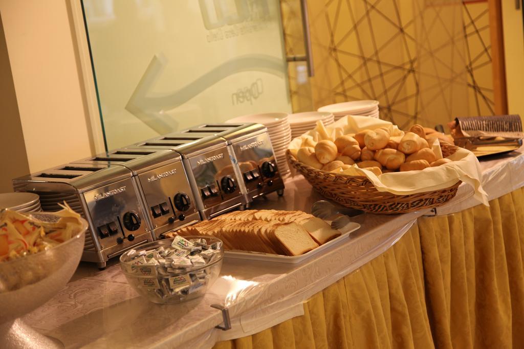 Hotel Rivus Пескиера дел Гарда Екстериор снимка