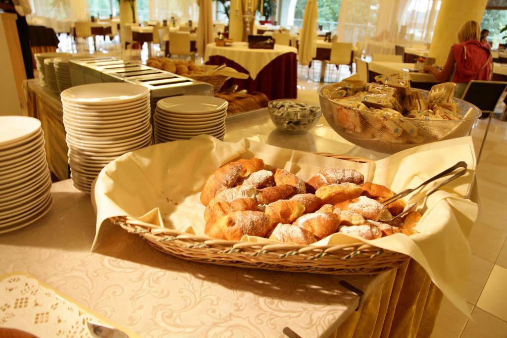 Hotel Rivus Пескиера дел Гарда Екстериор снимка