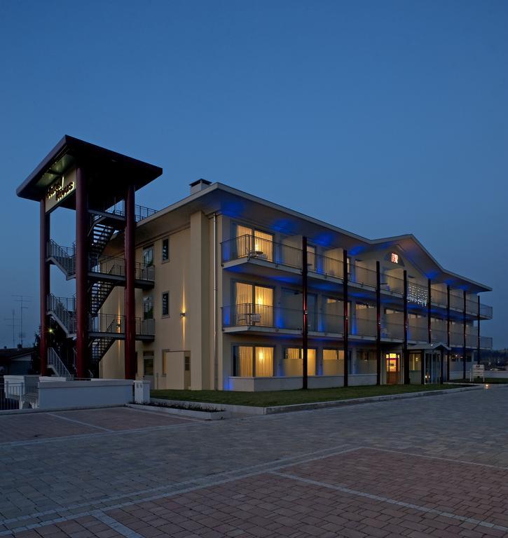 Hotel Rivus Пескиера дел Гарда Екстериор снимка