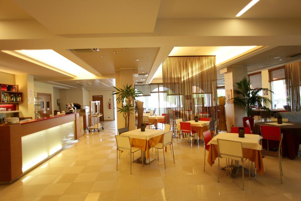 Hotel Rivus Пескиера дел Гарда Екстериор снимка