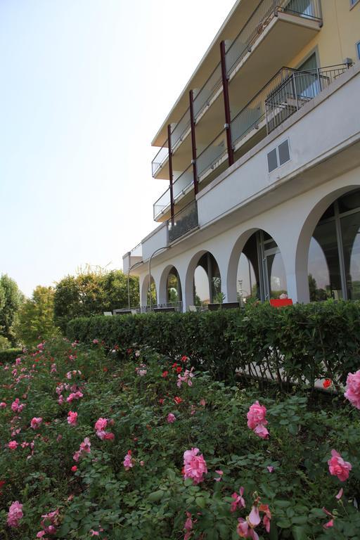 Hotel Rivus Пескиера дел Гарда Екстериор снимка